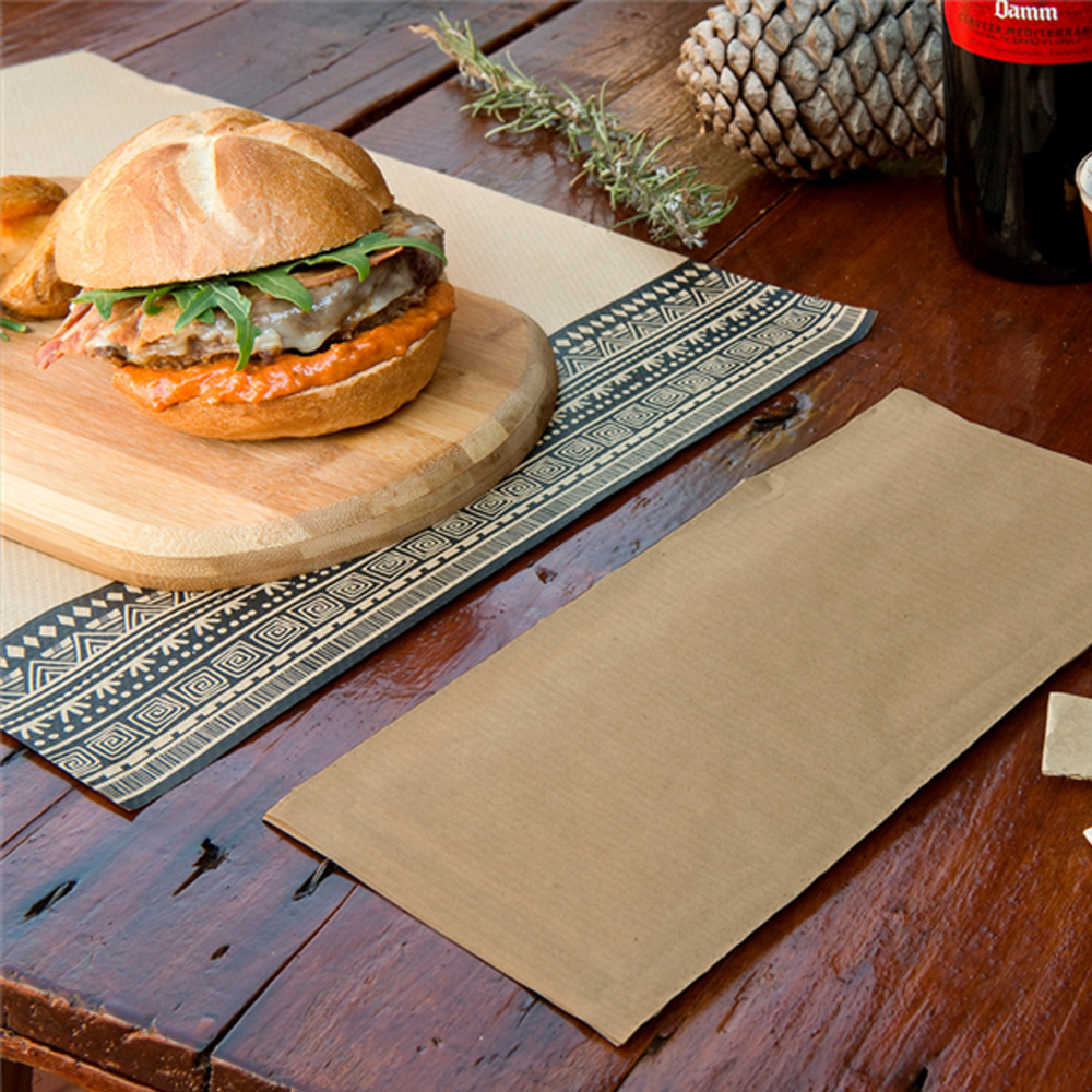 SAQUETA EN KRAFT VERJURADO PARA UTENSILIOS 11x25CM (SERVILLETAS INCLUIDAS) - Image 2